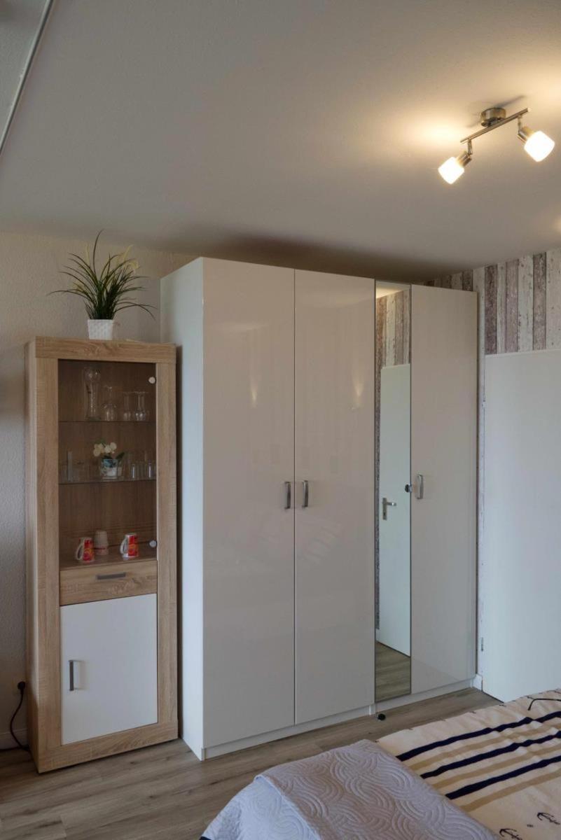 Inselblume 80 - Gemuetliche Ferienwohnung, Blick Auf Die Fehmarnsundbruecke Burgtiefe auf Fehmarn エクステリア 写真